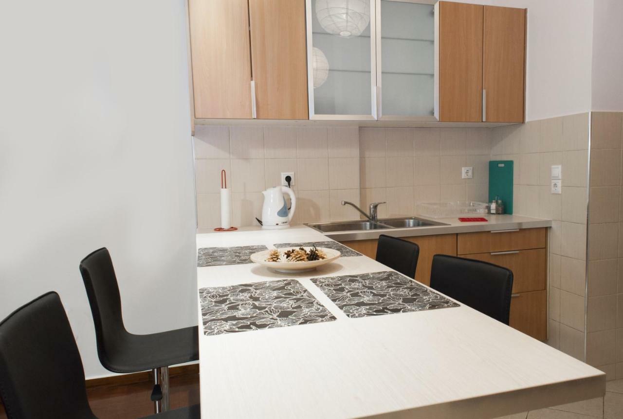 Modern Apartment, Excellent And Vibrant Location!! Athens Exterior photo
